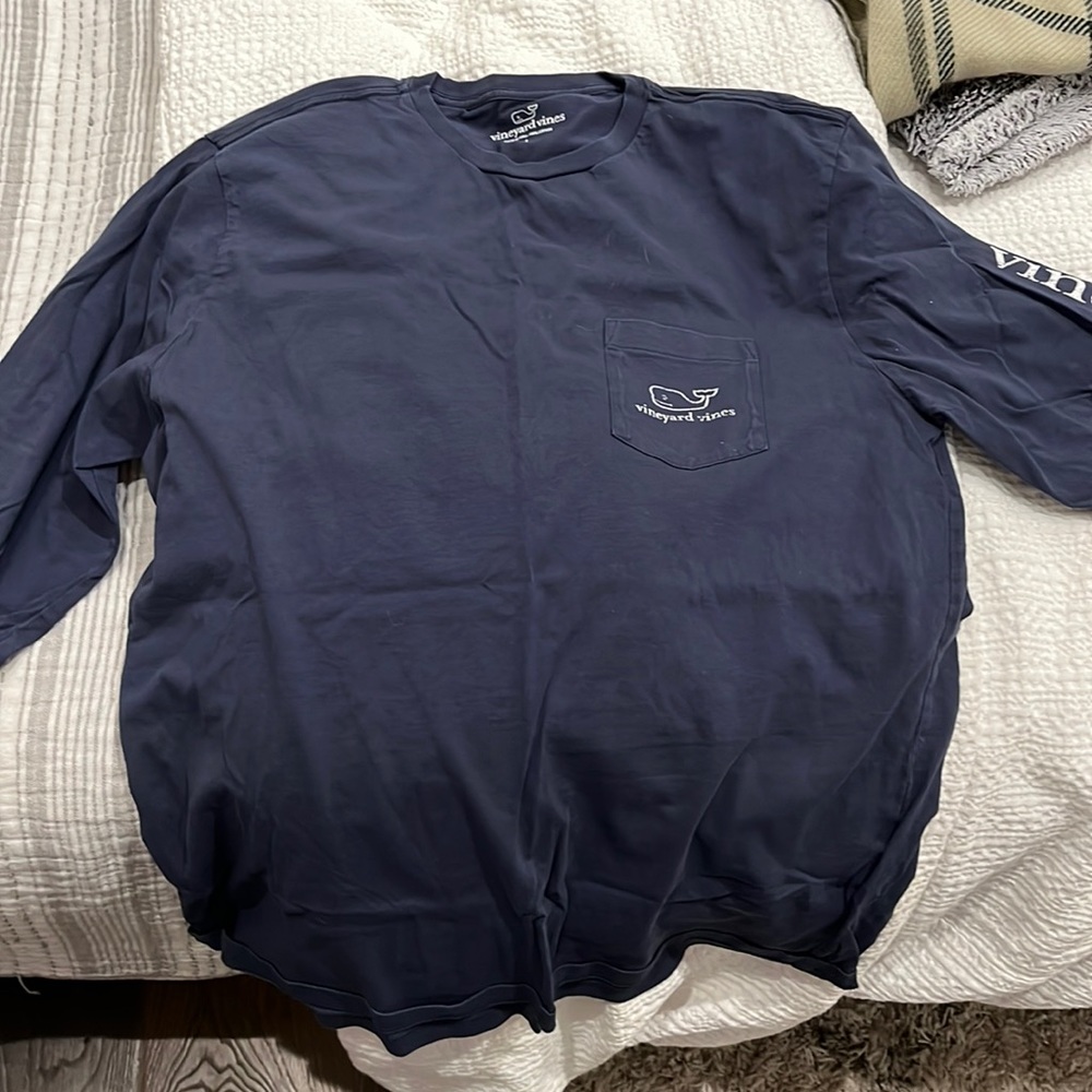 Size large vineyard vines mens long sleeve tee! Perfect condition!